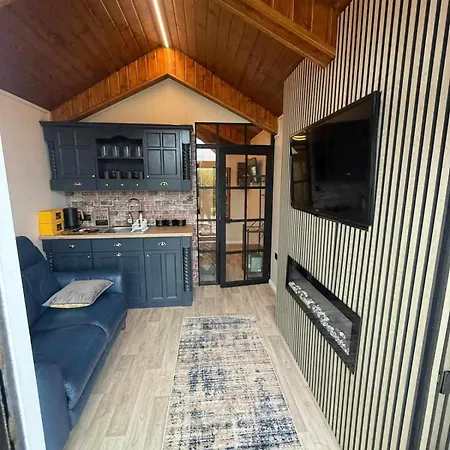 Cosy Couples' Retreat Lodge